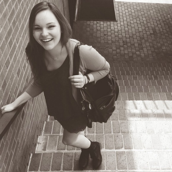 Meet your Posher, Emily - Picture 1 of 1